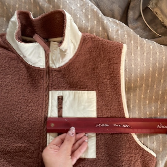 Simons Zip Vest - Picture 8 of 8